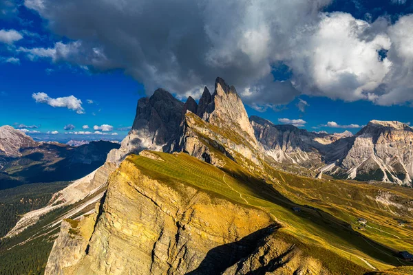 Seceda tepesine bak. Trentino Alto Adige, Dolomite Alpleri, Güney — Stok fotoğraf