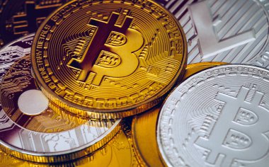 Cryptocurrencies Bitcoin, Etherium, dalgalanma, Litecoin kümesi