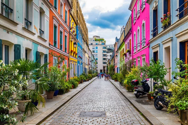 Cremieux Street (Rue Cremieux), Paris, France. Rue Cremieux in t — Stock Photo, Image