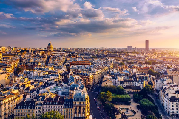 Vista panorámica de París con el Panteón al atardecer, Francia. ¿Qué? — Foto de Stock