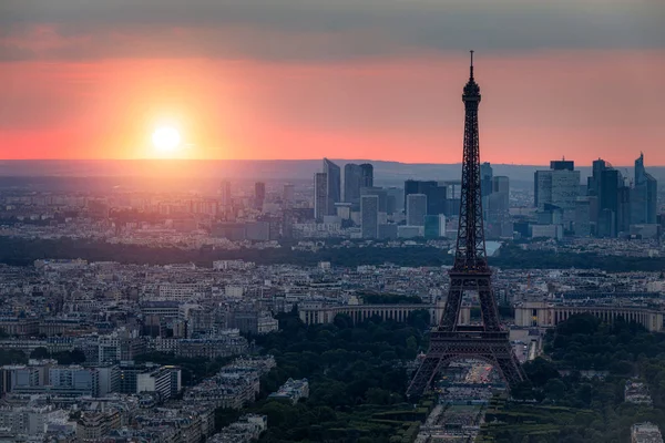Vista aérea panorámica de París, la Torre Eiffel y La Defense busi — Foto de Stock