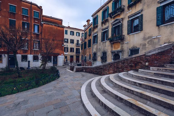 Street in Venice, Italy. Narrow street among old colorful brick — Stock Photo, Image