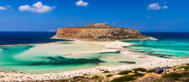 Balos Gölü ve Girit 'teki Gramvousa adasının muhteşem manzarası