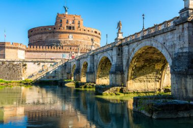 Roma, İtalya. Ponte Sant Angelo, Castel Sant Angelo ve Tiber RIV