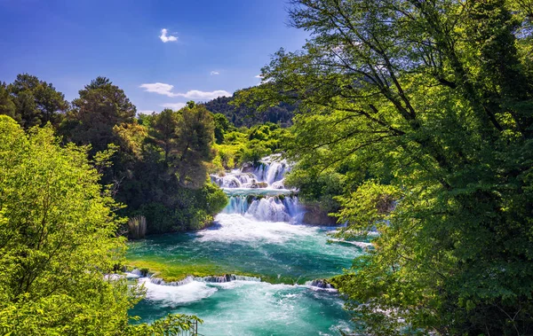 Vodopády Krka, národní Park, Dalmácie, Chorvatsko. Pohled na Krka — Stock fotografie