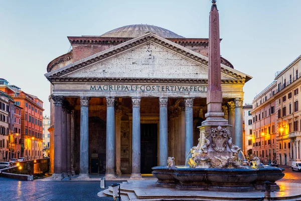 Pantheon, voormalige Romeinse tempel voor alle goden, nu een kerk en Fou — Stockfoto