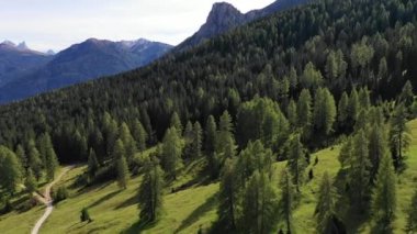Passo Costalunga'dan Catinaccio (Rosengarten olarak da bilinir) güzel bir dağ. Dolomitler, Güney Tirol, İtalya. Catinaccio (Rosengarten grubu), İtalyan Alpleri'ndeki dağlar, Güney Tirol