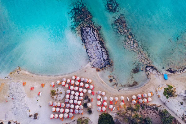 Légi Kilátás Gyönyörű Trópusi Elafonissi Beach Rózsaszín Homokkal Kilátás Egy — Stock Fotó