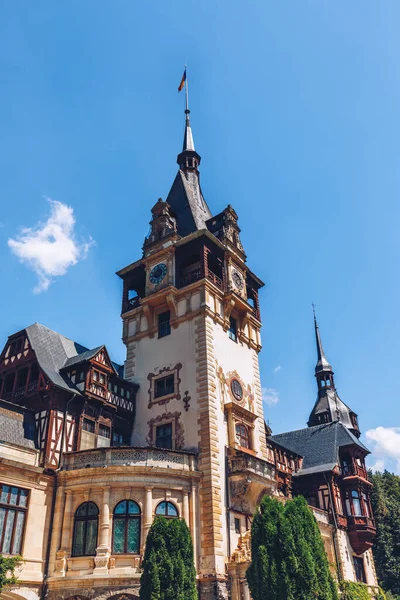 Castello Peles Romania Bellissimo Castello Reale Famoso Giardino Ornamentale Sinaia — Foto Stock