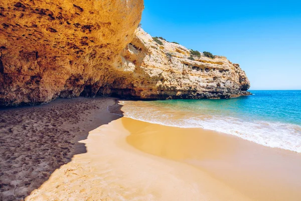 Onda Suave Oceano Azul Praia Tropical Arenosa Contexto Praia Paradisíaca — Fotografia de Stock