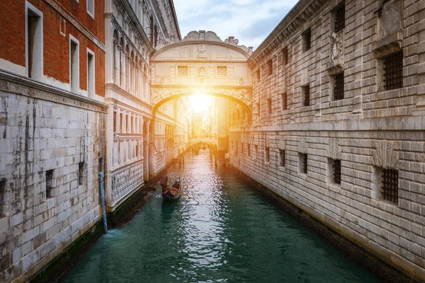 Канал Гондолами Венеции Италия Архитектура Достопримечательности Венеции Венецианская Открытка Гондолами — стоковое фото