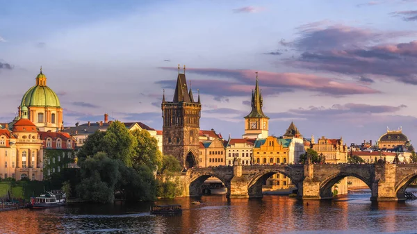 Berömd Ikonisk Bild Karlsbron Prag Tjeckien Begreppet Världsresor Sightseeing Och — Stockfoto