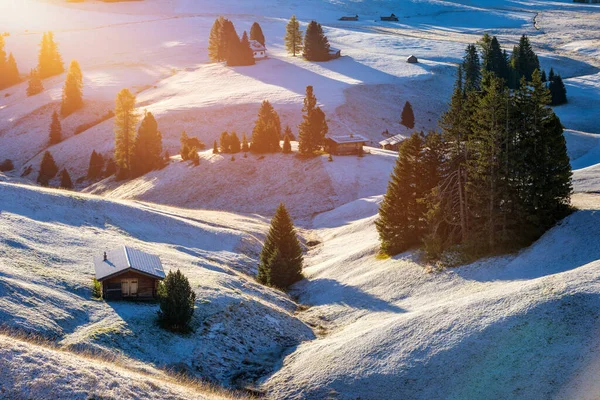 Mały Drewniany Dom Rustykalny Domek Lub Domki Łące Alpe Siusi — Zdjęcie stockowe