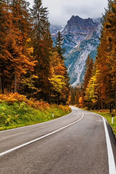 Zicht Bochtige Weg Asfaltwegen Italiaanse Alpen Zuid Tirol Tijdens Het — Stockfoto