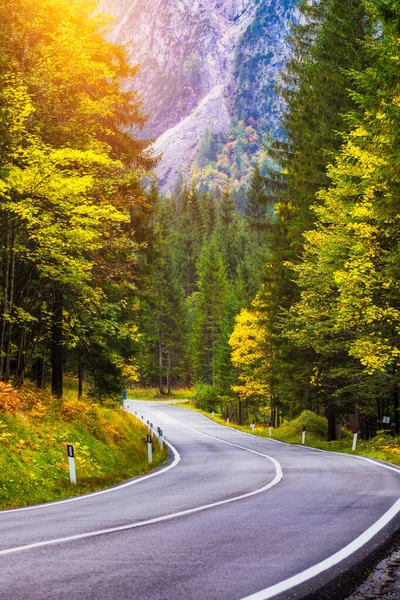 Camino Montaña Paisaje Con Rocas Cielo Soleado Con Nubes Hermoso — Foto de Stock