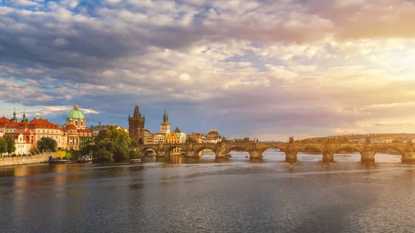 Praga República Checa Panorama Com Histórica Ponte Charles Rio Vltava — Fotografia de Stock