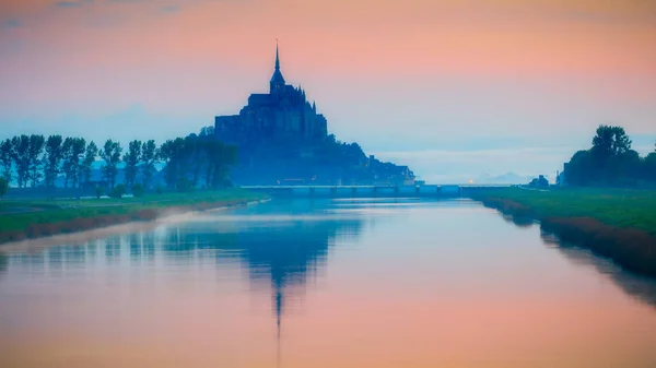 Gün Doğumunda Ünlü Mont Saint Michel Gelgit Adasının Güzel Panoramik — Stok fotoğraf