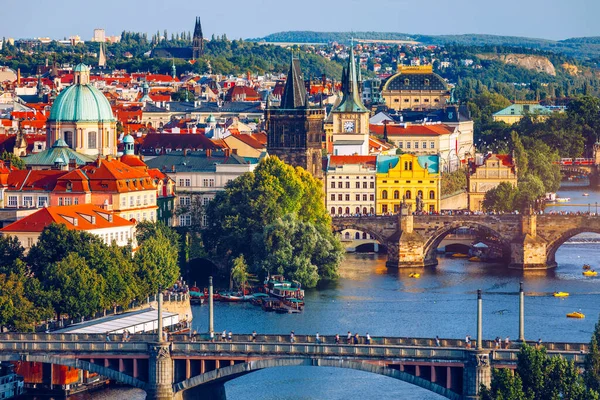 Çek Cumhuriyeti Prag Daki Vltava Nehri Üzerindeki Eski Şehir Skelesi — Stok fotoğraf