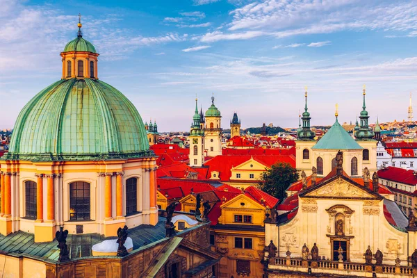Malownicza Panorama Latem Architektury Starego Miasta Pradze Czechy Czerwone Dachówki — Zdjęcie stockowe