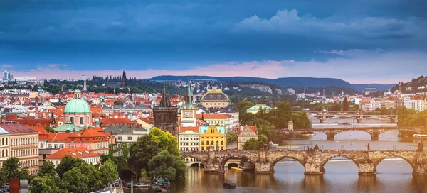 Γέφυρα Του Καρόλου Στην Παλιά Πόλη Της Πράγας Τσεχική Δημοκρατία — Φωτογραφία Αρχείου