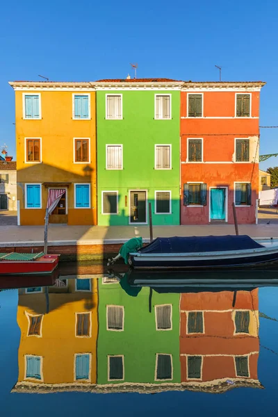 Preciosa Fachada Casa Paredes Colores Burano Venecia Canal Isla Burano —  Fotos de Stock