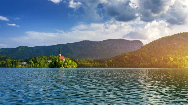 Lago Bled Eslovénia Bela Montanha Bled Lago Com Pequena Igreja — Fotografia de Stock