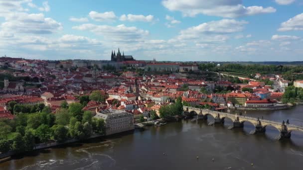 Castillo Praga Vista Aérea Panorámica Primavera Arquitectura Del Muelle Ciudad — Vídeo de stock