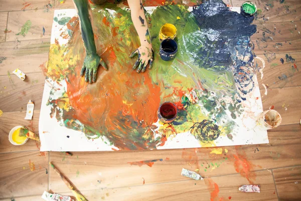 Eller Boya Ile Boyanmış Parlak Karışık Renkler — Stok fotoğraf