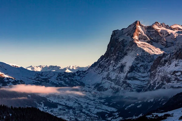 Pohled na lyžařské středisko Wengen Jungfrau ve Švýcarsku — Stock fotografie