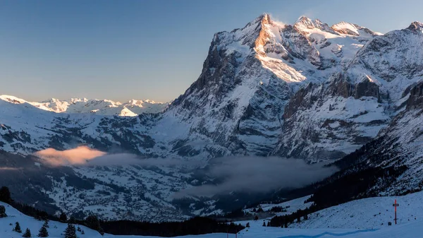 Pohled na lyžařské středisko Wengen Jungfrau ve Švýcarsku — Stock fotografie