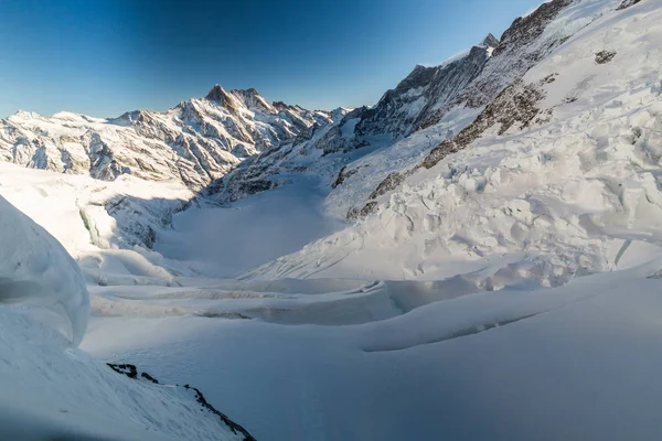 滑雪胜地瑞士少女峰翁根的视图 — 图库照片
