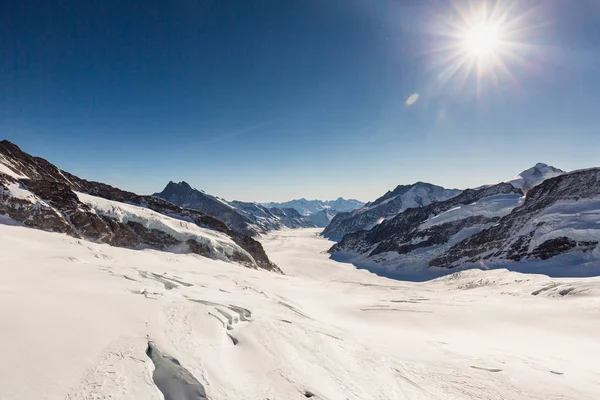 滑雪胜地瑞士少女峰翁根的视图 — 图库照片