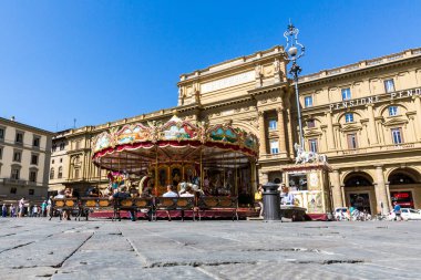 Piazza della Repubblica ve Carousel Antica Giostra görünümünü