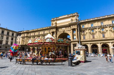 Piazza della Repubblica ve Carousel Antica Giostra görünümünü