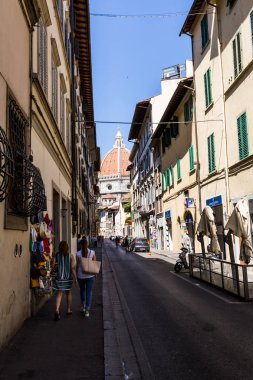 VIA Dell Oriuolo sokak görünümüne Cattedrale di Santa Maria del Fiore