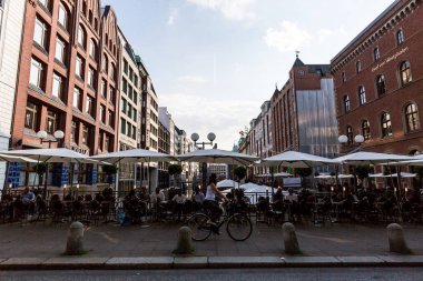Kanal Bleichenfleet görünümünü ve Hamburg'da boyunca binalar