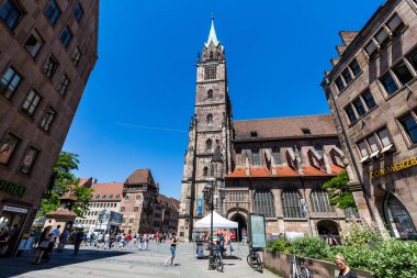 St. Lorenz Kilisesi Nürnberg eski şehir kısmında görünümünü