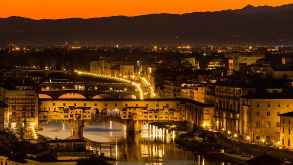 ミケランジェロ広場、イタリアからフィレンツェの街を見る夕暮れ — ストック写真