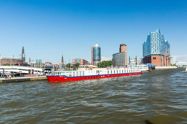 Le bâtiment Elbphilharmonie dans le port de Hambourg — Photo