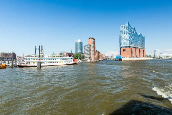 Le bâtiment Elbphilharmonie dans le port de Hambourg — Photo