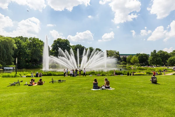 Kilátás a Planten un Blomen parkban, közel a Parksee — Stock Fotó