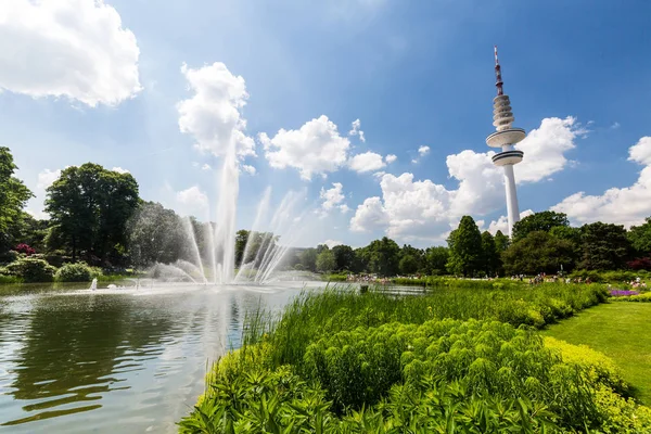 View of the Planten un Blomen Park near the Parksee — Stock Photo, Image