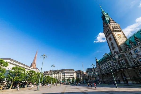 Dış görünümü de Hamburg şehir merkezi Pazar Meydanı ve Hamburg Rathaus — Stok fotoğraf