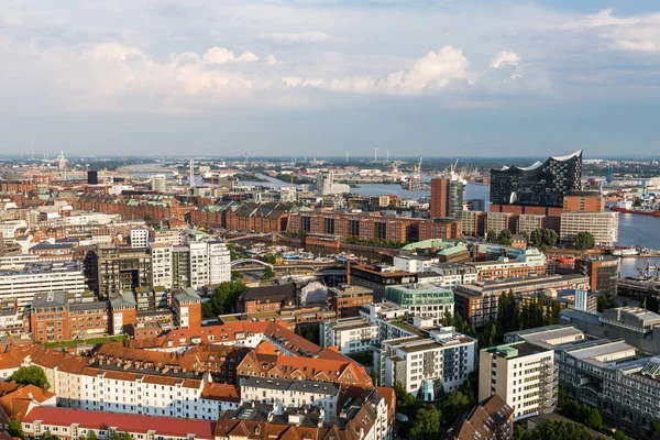 Hamburg, Almanya eski kasaba parçası göz ardı — Stok fotoğraf