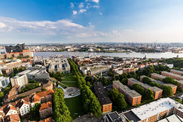 Hamburg, Almanya eski kasaba parçası göz ardı — Stok fotoğraf