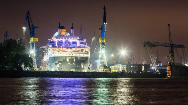 ハンブルク港とエルベ川の船のビュー — ストック写真
