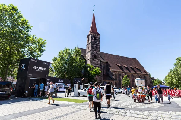 Utsikt över St. Jakobs kyrka i den gamla stad delen av Nürnberg — Stockfoto