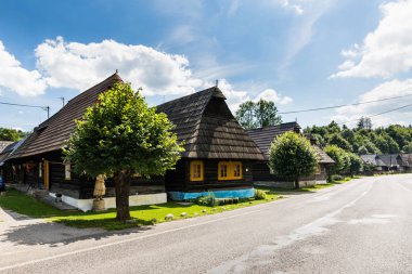 Küçük köy Podbiel, Orava, Slovakya kırsal konutlarında görünümünü