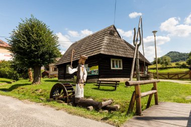 Küçük köy Podbiel, Orava, Slovakya kırsal konutlarında görünümünü