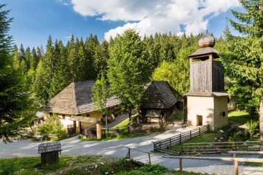 Orava köy Müzesi Zuberec - Brestova görünümünü